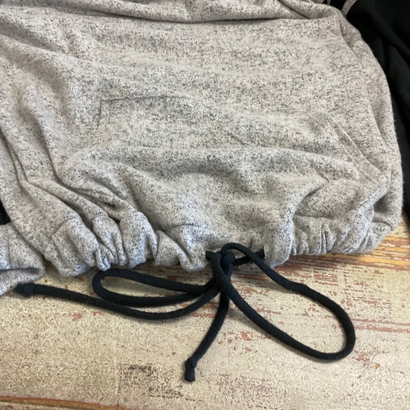 Black & Gray Raglan Top - Picture 3 of 5